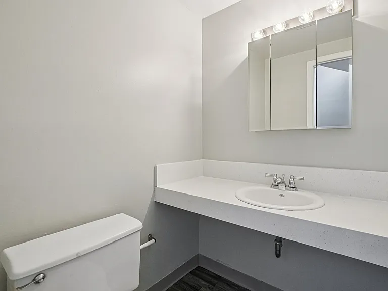 Palms East Apartments — Photo 20