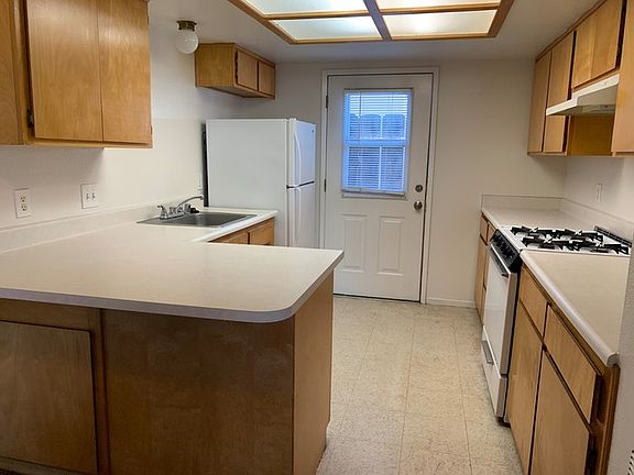 4th image of 3737 W Myrtle Ct