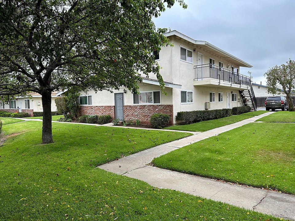 4 plex where this apartment is located.