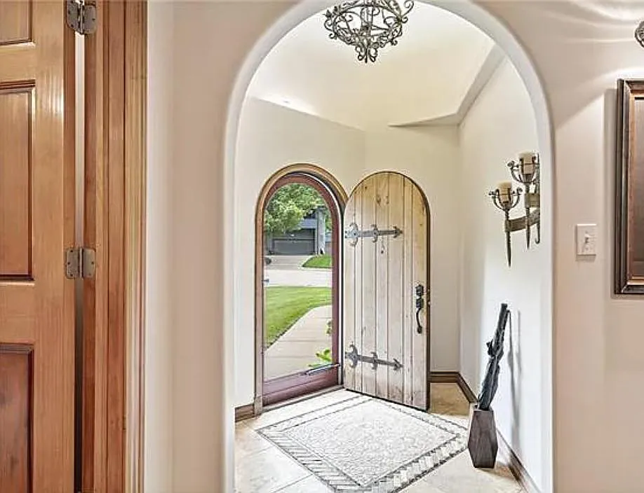 4448 Rainbow Blvd — Photo 4