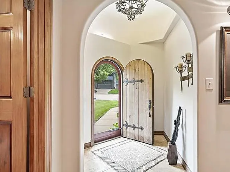 4448 Rainbow Blvd — Photo 2