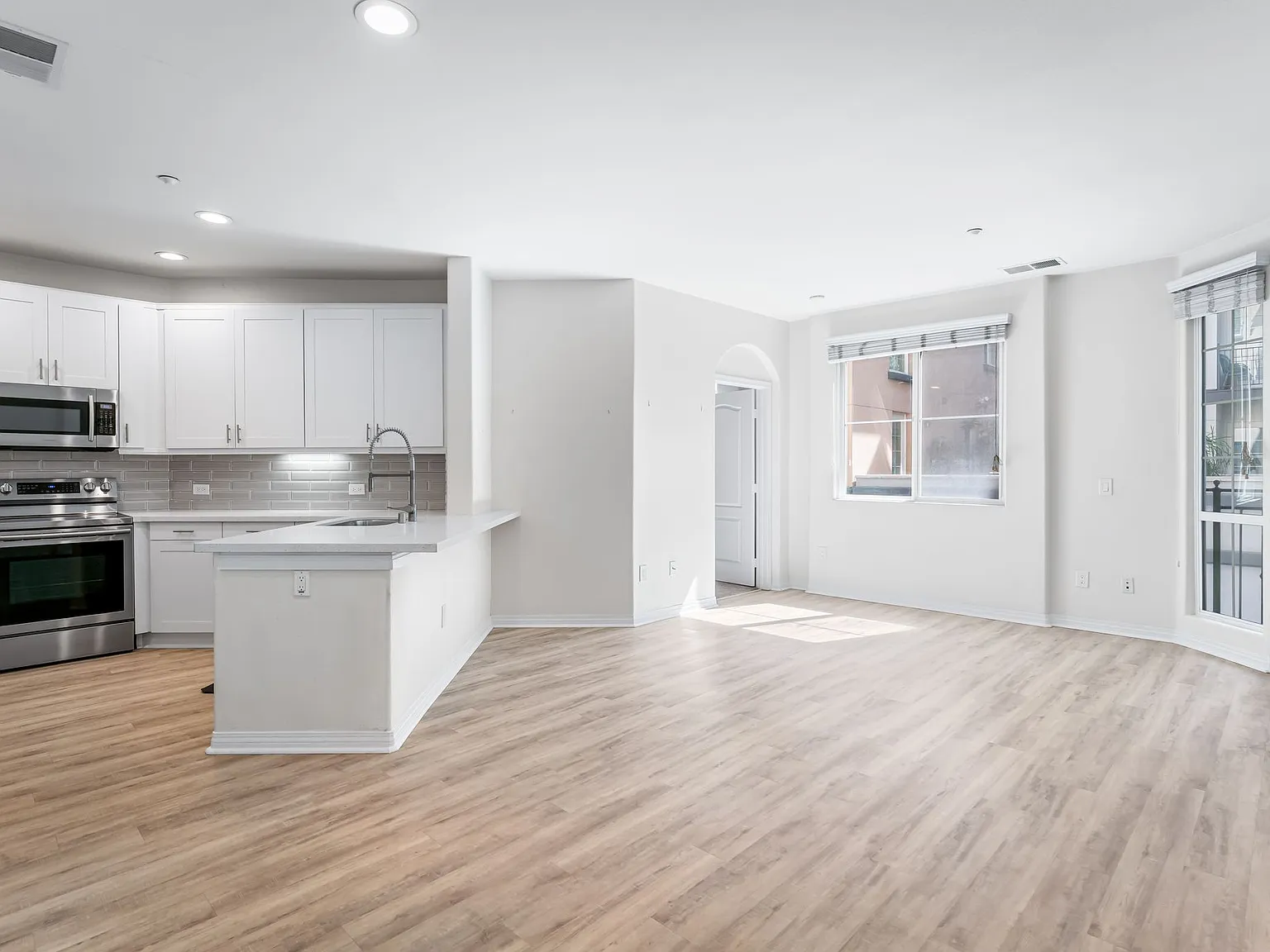 2 bed, 1108 sqft, $4,000 — Photo 4
