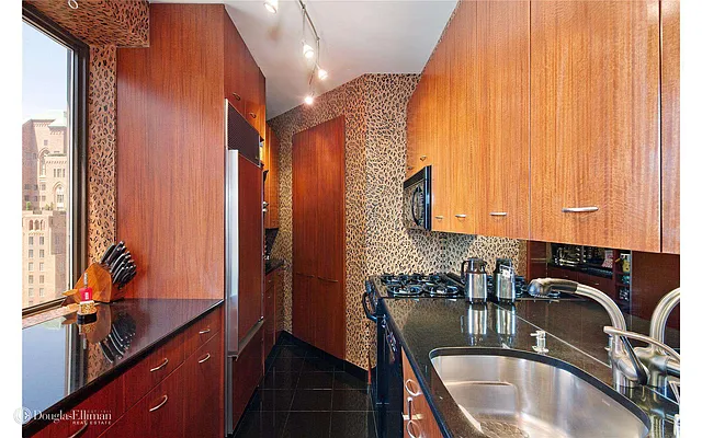 Sold by Douglas Elliman | media 27