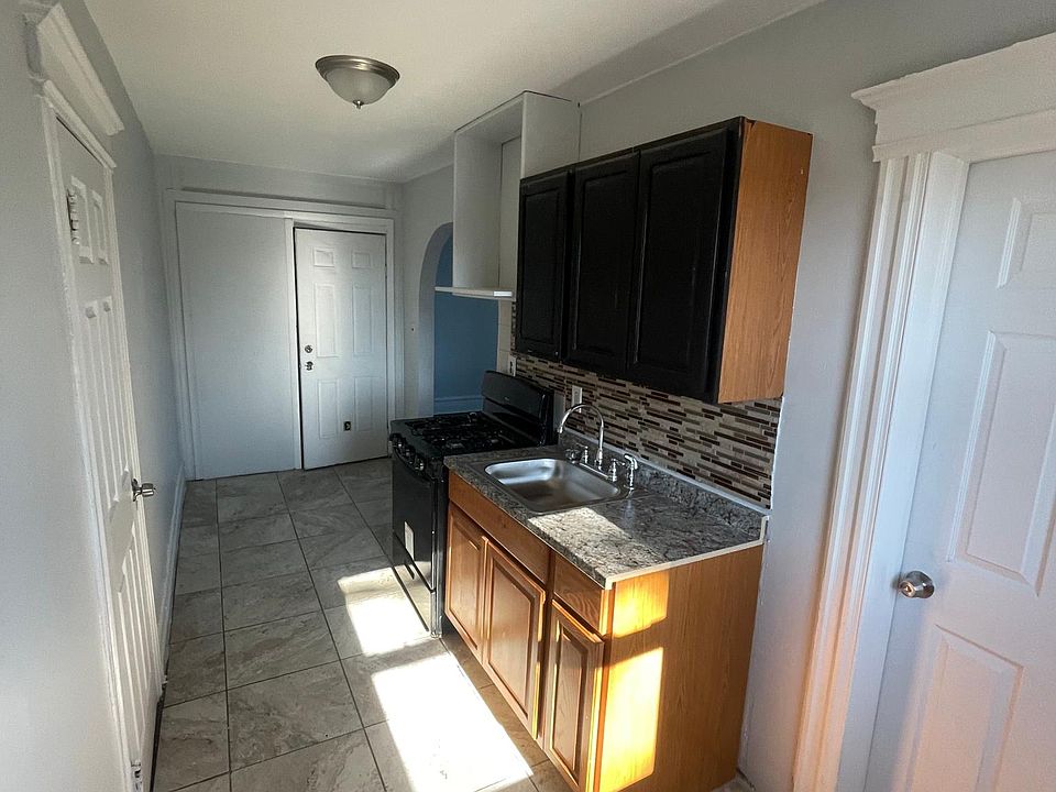 1st image of 118 Mapes Ave Floor 3
