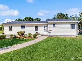 73 Kendall Rd, Kendall Park, NJ 08824