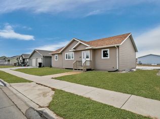 1917 20th Ave W, WILLISTON, ND 58801