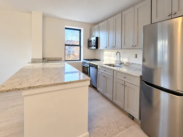 829 Greenwood Avenue image 1 of 16