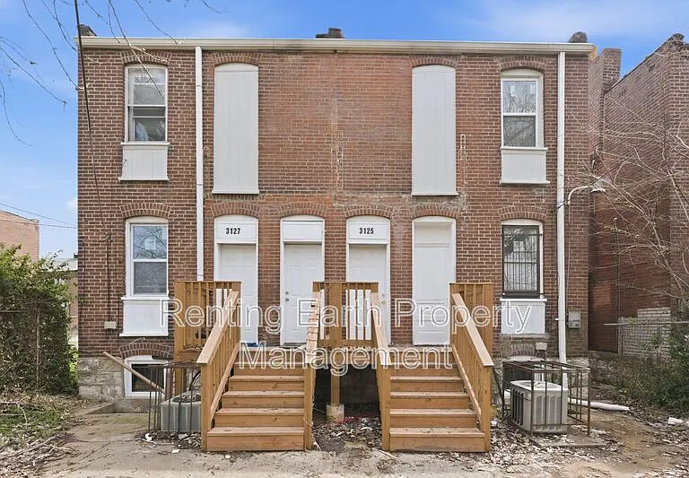 3127 Clay Ave — Photo 1