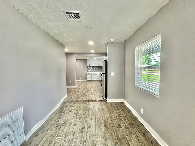 2144 Westchester Dr — Photo 10