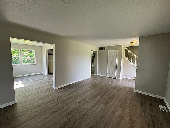 3rd image of 9634 Meadowlark Dr