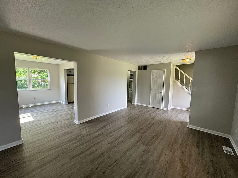 9634 Meadowlark Dr — Photo 3
