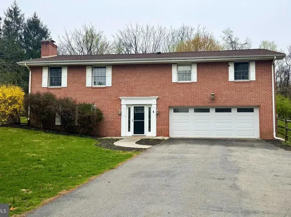 108 Meadowbrook Cir, Martinsburg, WV 25401