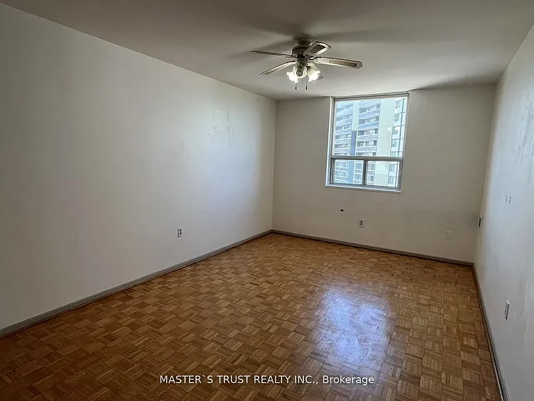 3420 Eglinton Ave E #903 — Photo 16