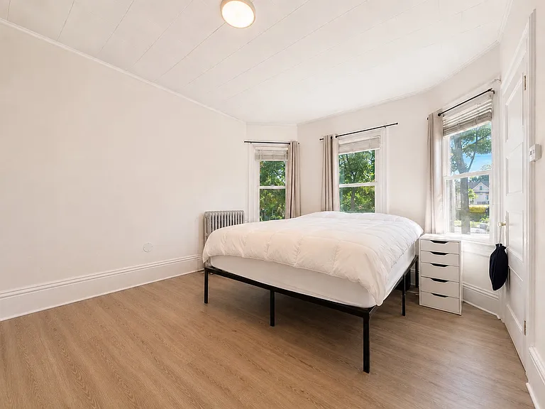 54 Cottage Pl #1 — Photo 2