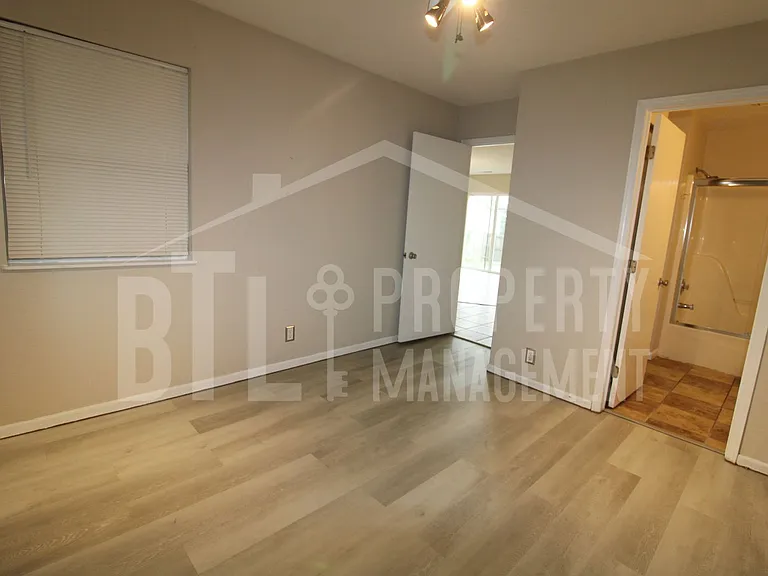 240 Fox Ridge Rd — Photo 3