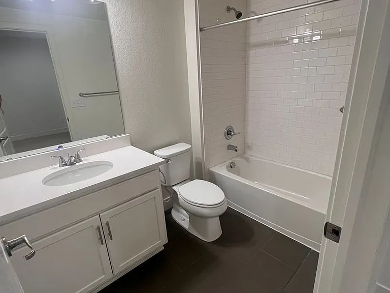 628 Discovery Pkwy — Photo 18
