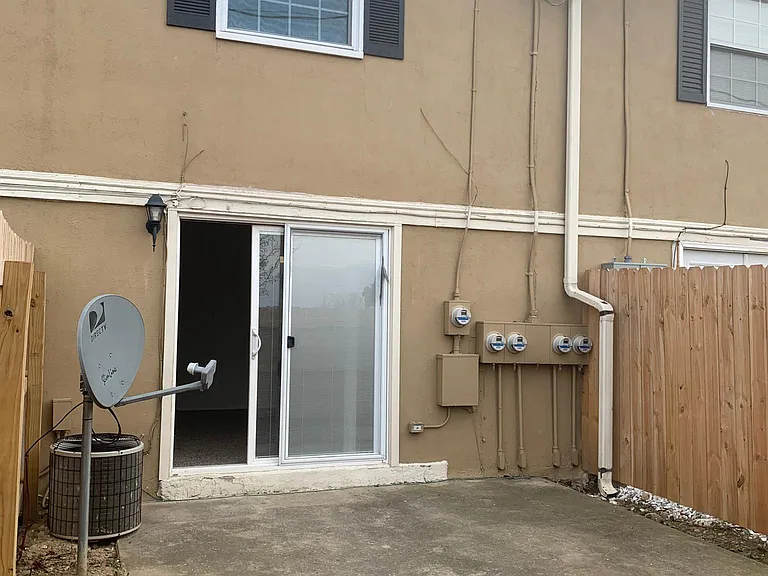 87 Tarryton Ct W — Photo 10