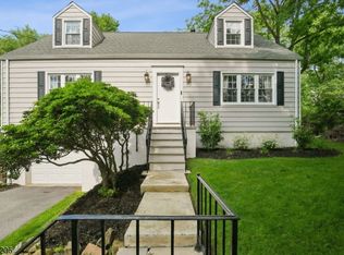 11 Western Blvd, Gillette, NJ 07933