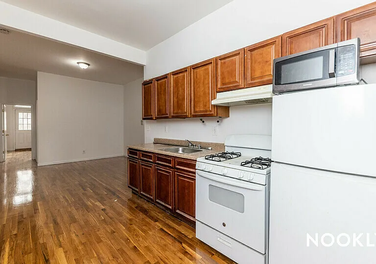 78 Starr St #1L — Photo 3