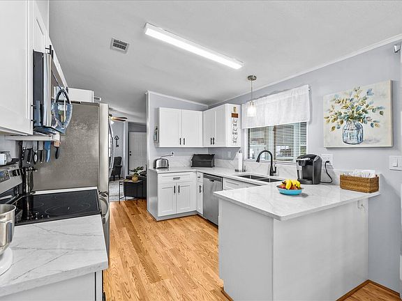 4th image of 8506 Redbay Court