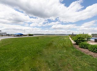 37322 N Stanton Point Rd, Ingleside, IL 60041