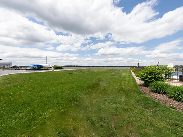 37322 N Stanton Point Rd, Ingleside, IL 60041