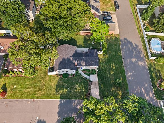 2nd image of 25 Putnam Avenue