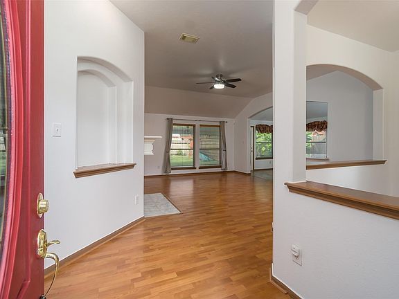 5th image of 209 Green Cedar Dr