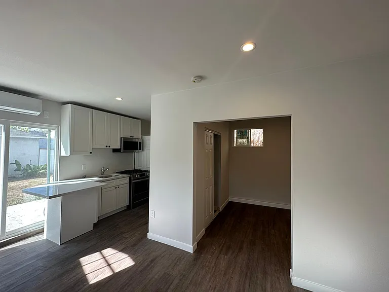 10809A Garfield Ave — Photo 2