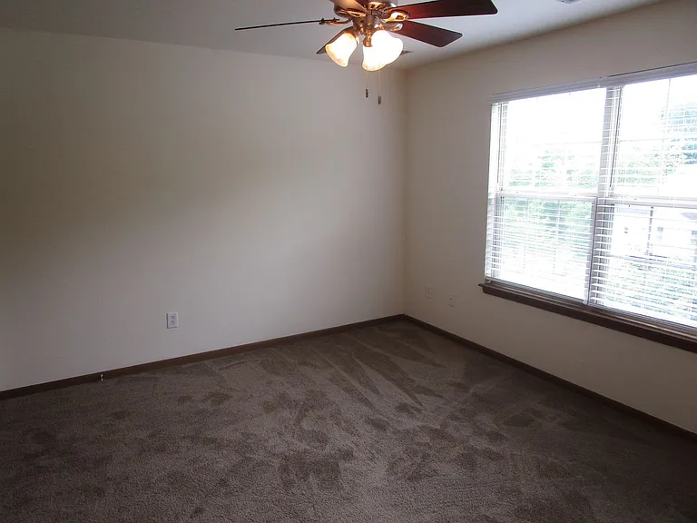 605-607 Glenstone Dr. — Photo 12