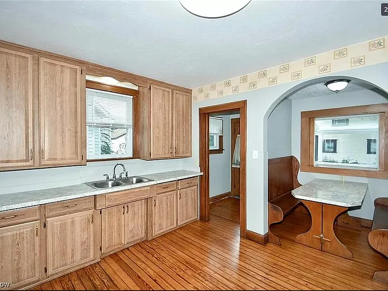 600 Columbus Ave NW — Photo 28