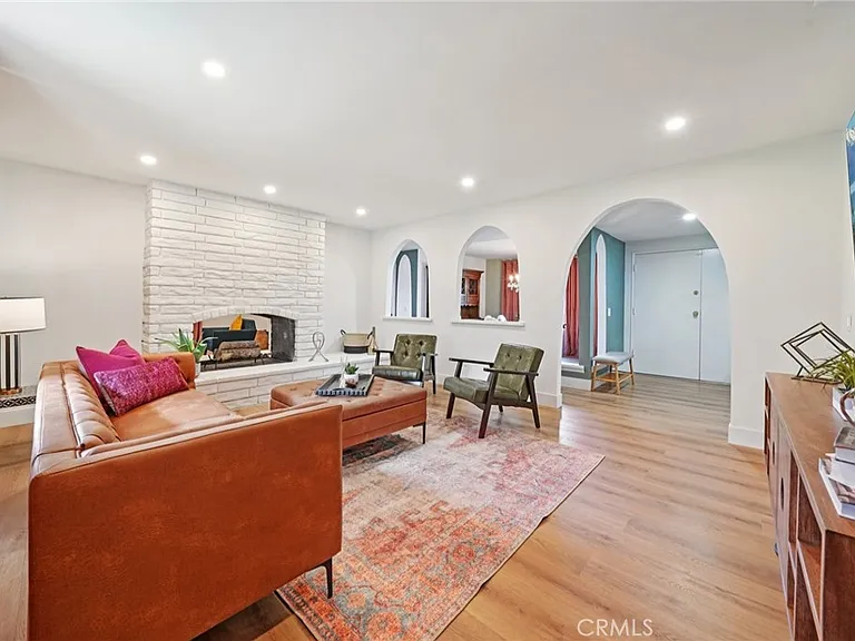 1500 Country Club Dr — Photo 4