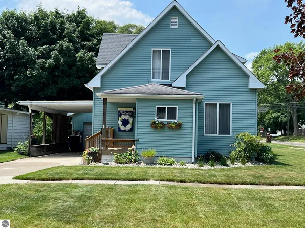 831 N River Ave, Alma, MI 48801