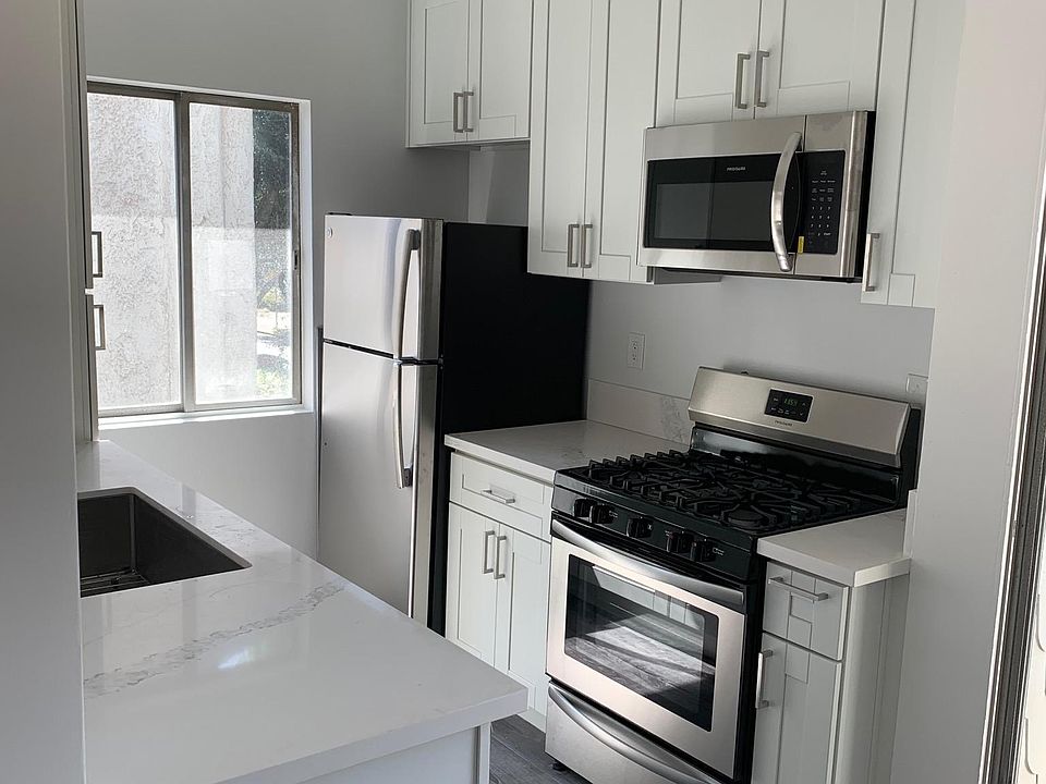 1st image of 1822 Barry Ave #3