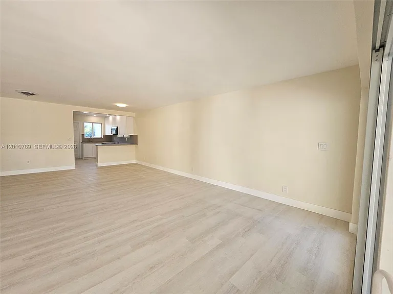 834 Raymond St — Photo 41