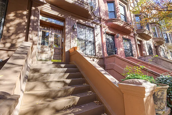 Rented by R New York | media 32