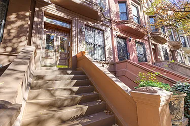 Rented by R New York