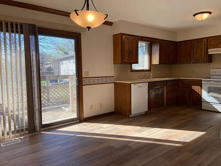13835 Greenfield Rd — Photo 2
