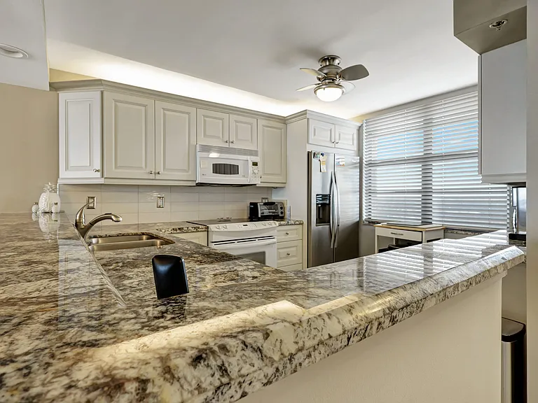 840 Ocean Dr #806 — Photo 13