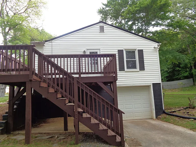 135 Lindbergh St — Photo 15