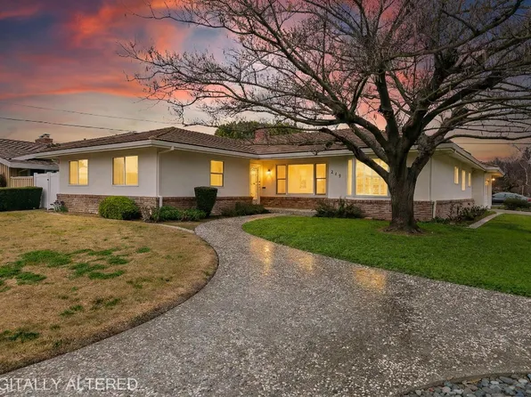 215 Toyon Dr, Woodland, CA 95695