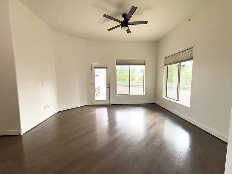 945 E Playa Del Norte Dr #2010 — Photo 8