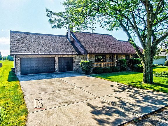 2nd image of 10 Deer Park Ln