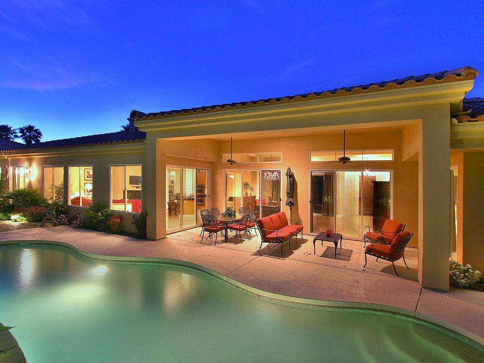 Indian Wells Country Club private lush backyard
