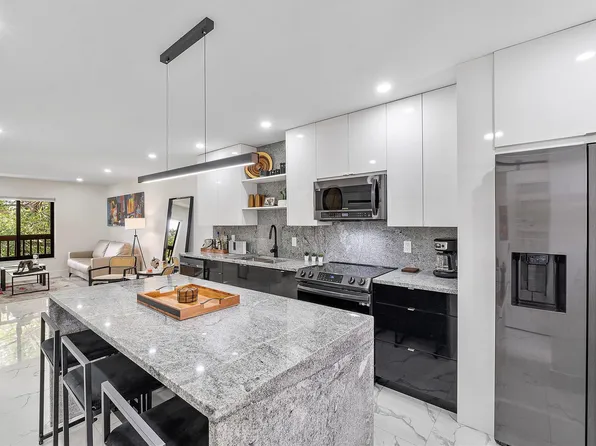 2916 NE 8th Terrace #202, Oakland Park, FL 33334