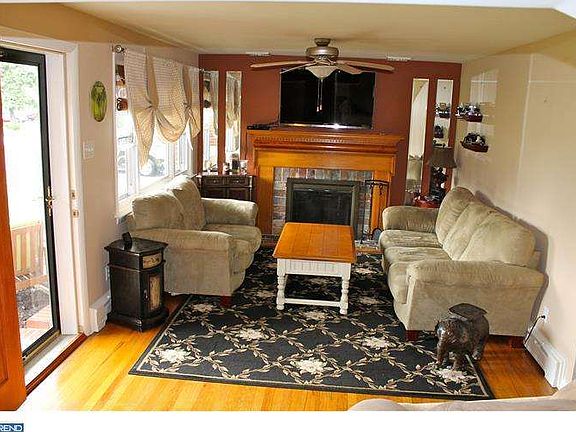 3rd image of 105 Andrews Ln
