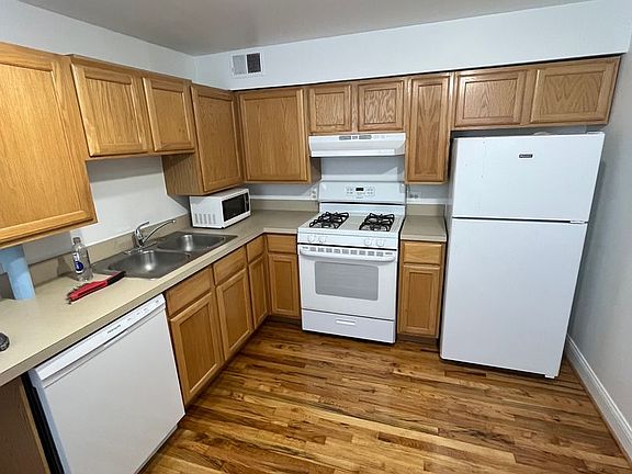 4th image of 3046 N Clifton Ave #1R