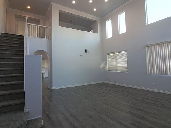 4th image of 27758 Auburn Ln