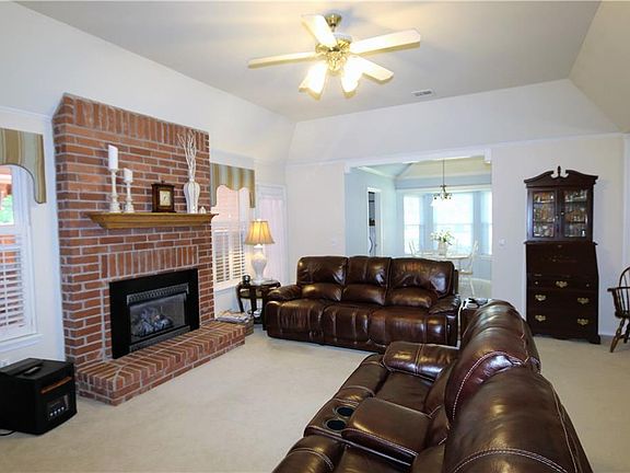 4th image of 418 N 37th Pl