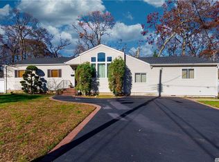 63 Powell Ct, North Babylon, NY 11703